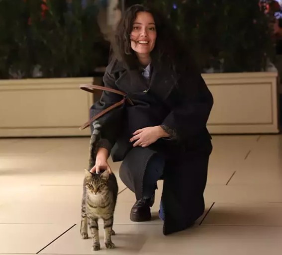 Pelin Akil'e tatlı sürpriz!